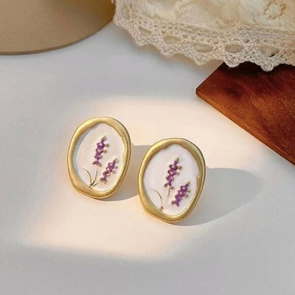 🔅🆕🔅✨Darling  Dainty Oval Stud WHITE  💗 Flower Detail Earrings  ✨ - Picture 6 of 12